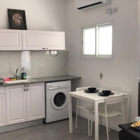 Isramax Low-Cost Apartment Near The Sea. 巴特亚姆 外观 照片
