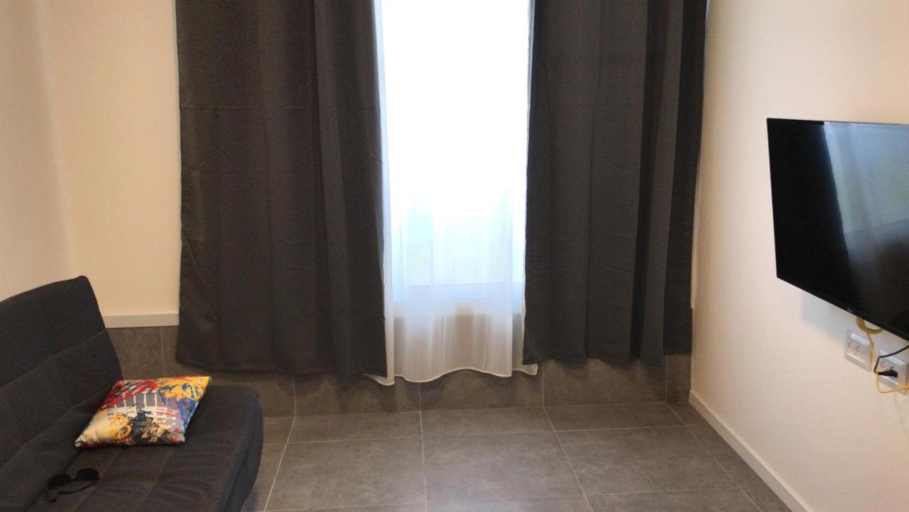 Isramax Low-Cost Apartment Near The Sea. 巴特亚姆 外观 照片