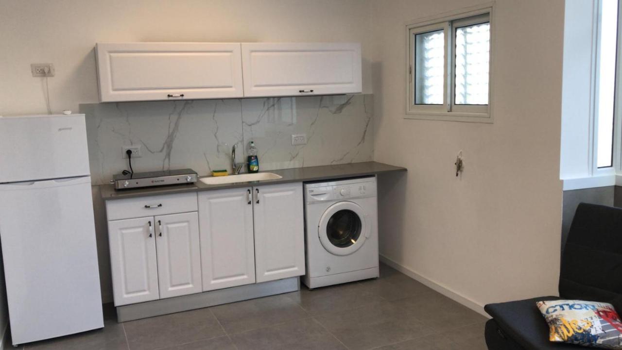 Isramax Low-Cost Apartment Near The Sea. 巴特亚姆 外观 照片