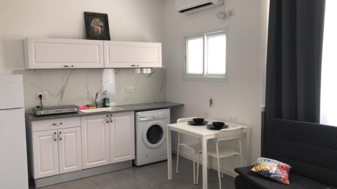 Isramax Low-Cost Apartment Near The Sea. 巴特亚姆 外观 照片