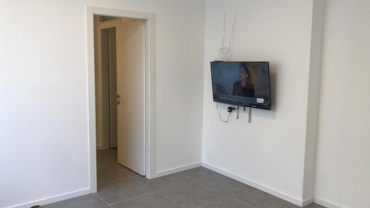 Isramax Low-Cost Apartment Near The Sea. 巴特亚姆 外观 照片