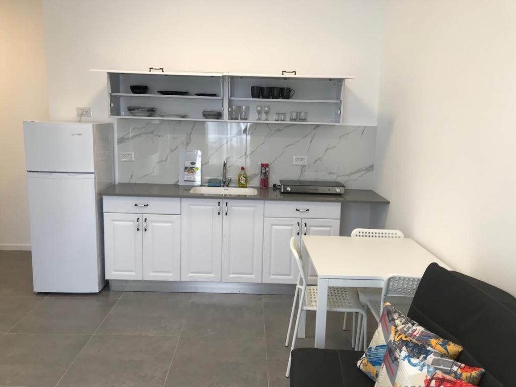 Isramax Low-Cost Apartment Near The Sea. 巴特亚姆 外观 照片