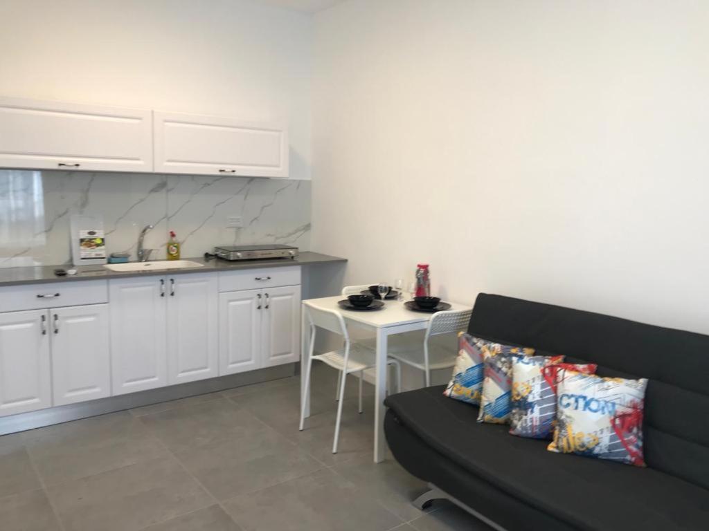 Isramax Low-Cost Apartment Near The Sea. 巴特亚姆 外观 照片