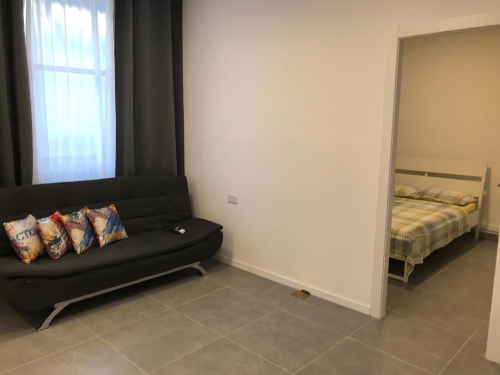 Isramax Low-Cost Apartment Near The Sea. 巴特亚姆 外观 照片
